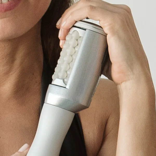 The large Spherolift handpiece: a cylindrical roller with rotating spheres on its working surface